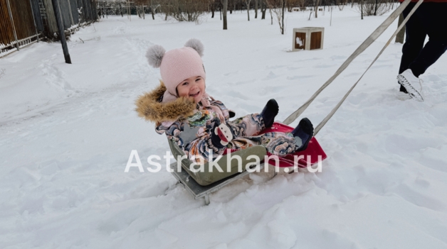 Зима в Астрахани: чем родители развлекают детей и что такого особенного в чунках Зима в Астрахани: чем родители развлекают детей и что такого особенного в чунках