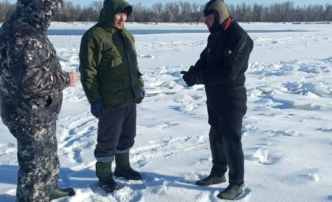 В Астраханской области мужчина провалился под лед на глазах у&nbsp;спасателей