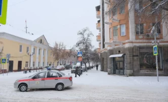 Росгвардейцы помогают астраханцам преодолевать снежный коллапс