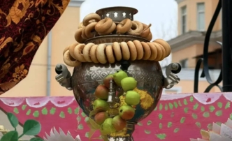 Астраханцы съели больше 2&nbsp;тысяч блинов на площади Ленина