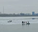 В Астрахани на Волге оторвалась льдина с&nbsp;семью рыбаками