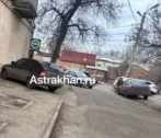 В Астрахани автохамы перекрывают тротуары и&nbsp;въезды во&nbsp;дворы