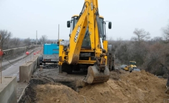 В Астраханской области ремонтируют мост, которому более пятидесяти лет