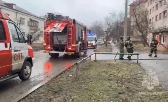 В Астрахани пожарные эвакуировали из расселенного общежития четырех человек