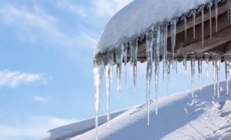 В Тюмени за снег на крышах выписали штрафов почти на полмиллиона