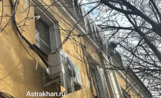 В Астрахани потепление – с&nbsp;крыш падают сосульки и&nbsp;снег