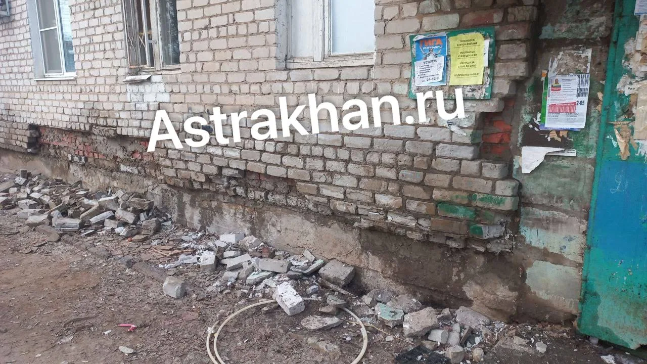 Астраханцы боятся, что дом в&nbsp;котором они живут рухнет